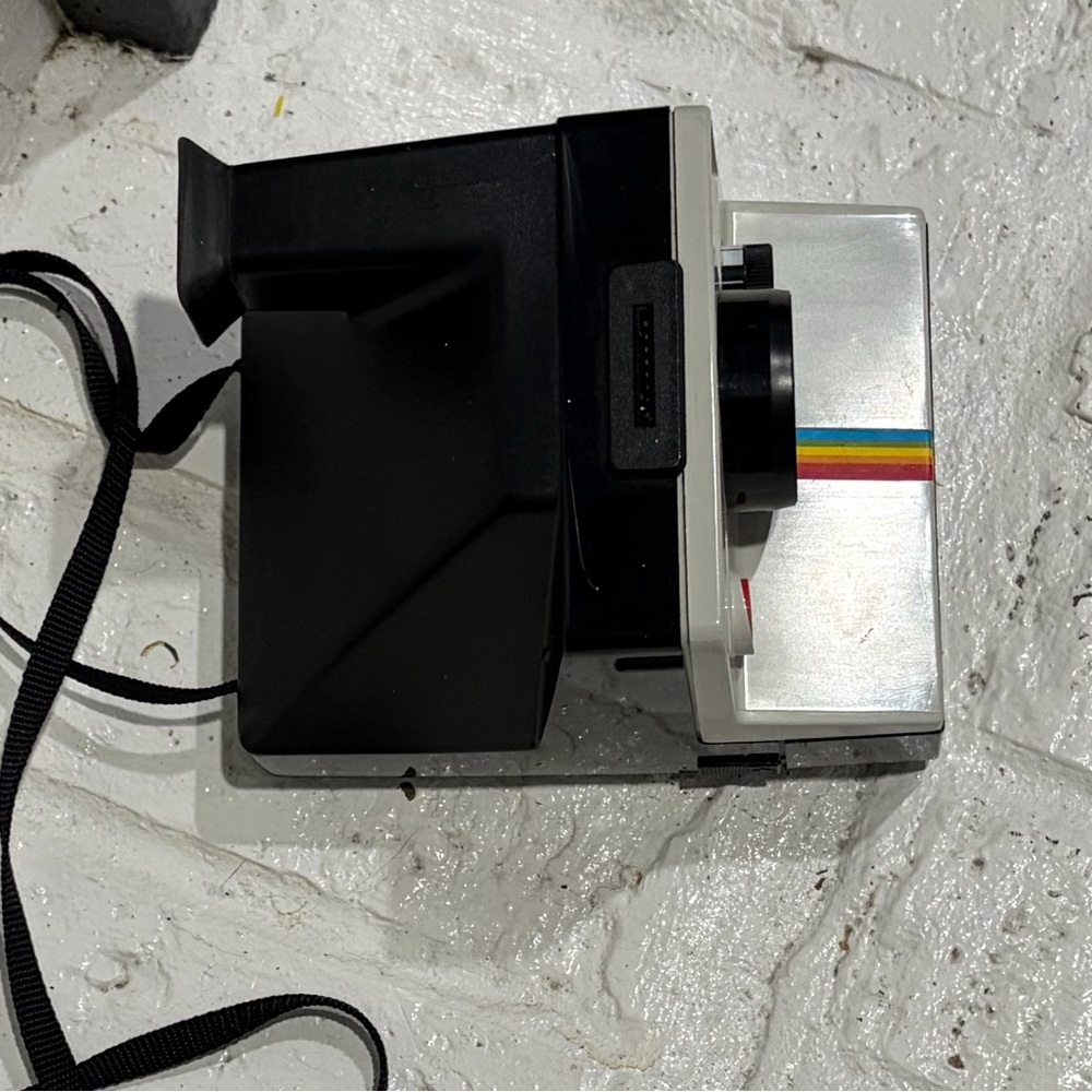 Polaroid OneStep Land Camera in White with Rainbow Stripe - Picture 2 of 3
